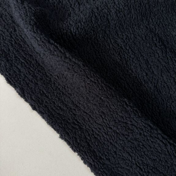 Siyah Kuzu Tüyü Peluş