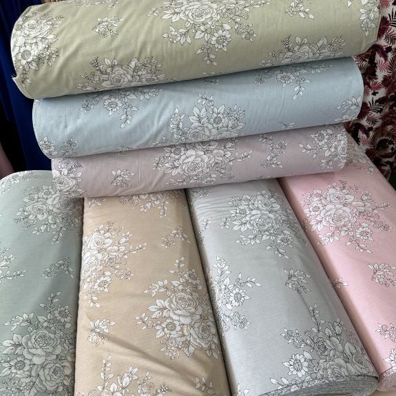 Pastel Zeminli Gül Buketi Poplin Kumaş