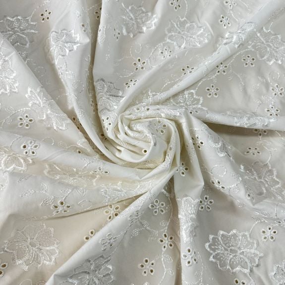 Beyaz Çiçekli Fisto Kumaş