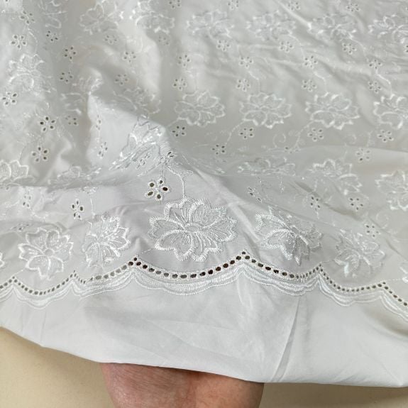 Beyaz Çiçekli Fisto Kumaş