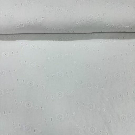 Beyaz Minik Papatyalı Fisto Kumaş