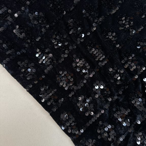 Fatima Siyah Pullu Kadife Kumaş