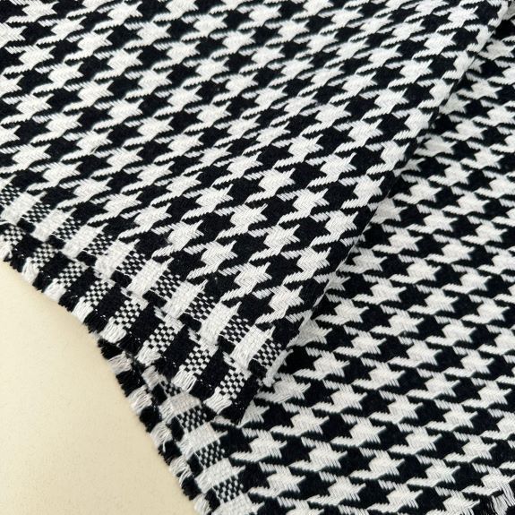 Siyah Kazayağı Şanel Kumaş