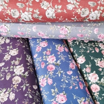 Koyu Zeminli Güllü Poplin Kumaş