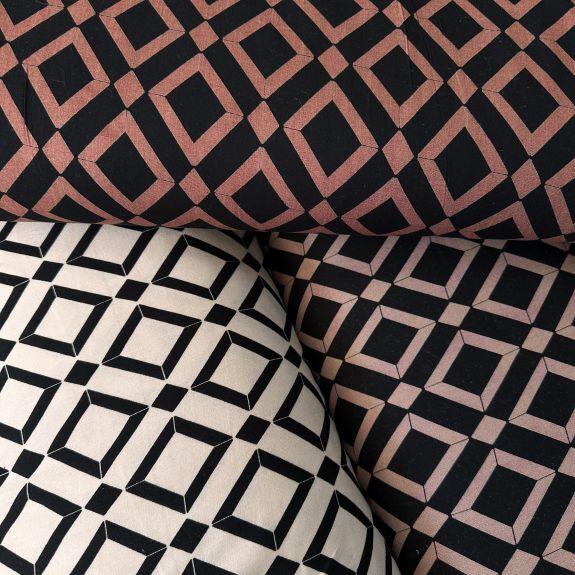 Kare Desen Viskon Kumaş