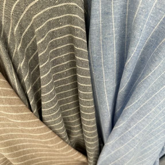 Renkli Zeminli Çizgili Keten Kumaş