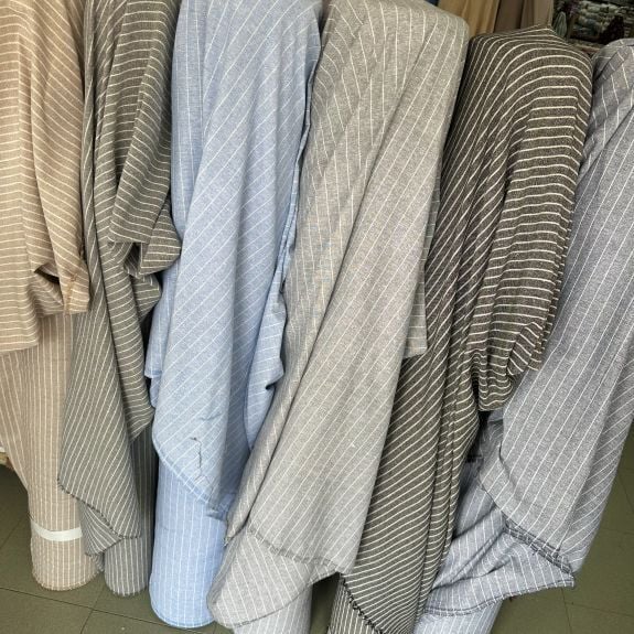 Renkli Zeminli Çizgili Keten Kumaş