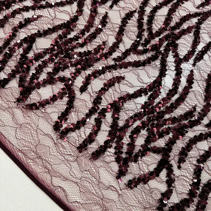 Bordo Sarmaşık Desenli Pullu Dantel