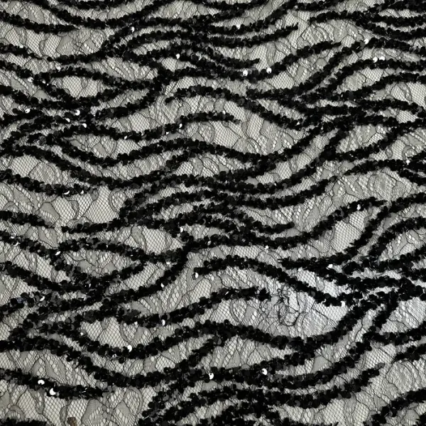 Siyah Sarmaşık Desenli Pullu Dantel