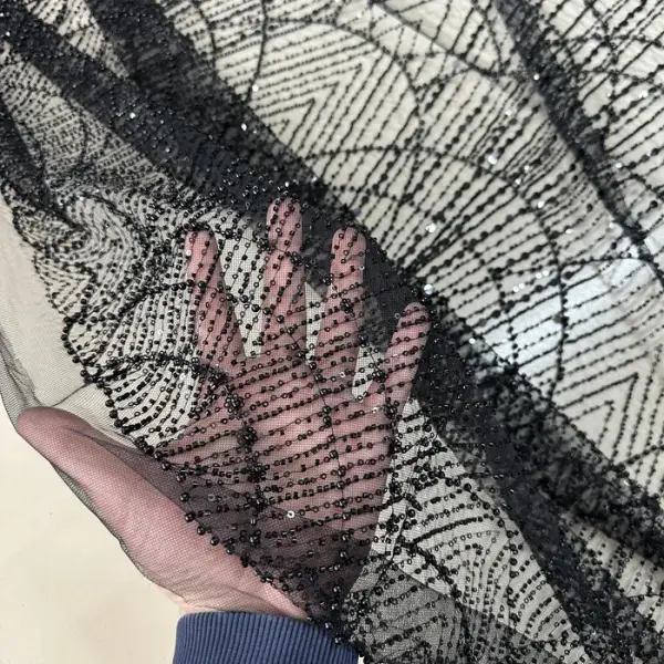 Siyah Göz Yaşı Desenli Boncuklu Dantel