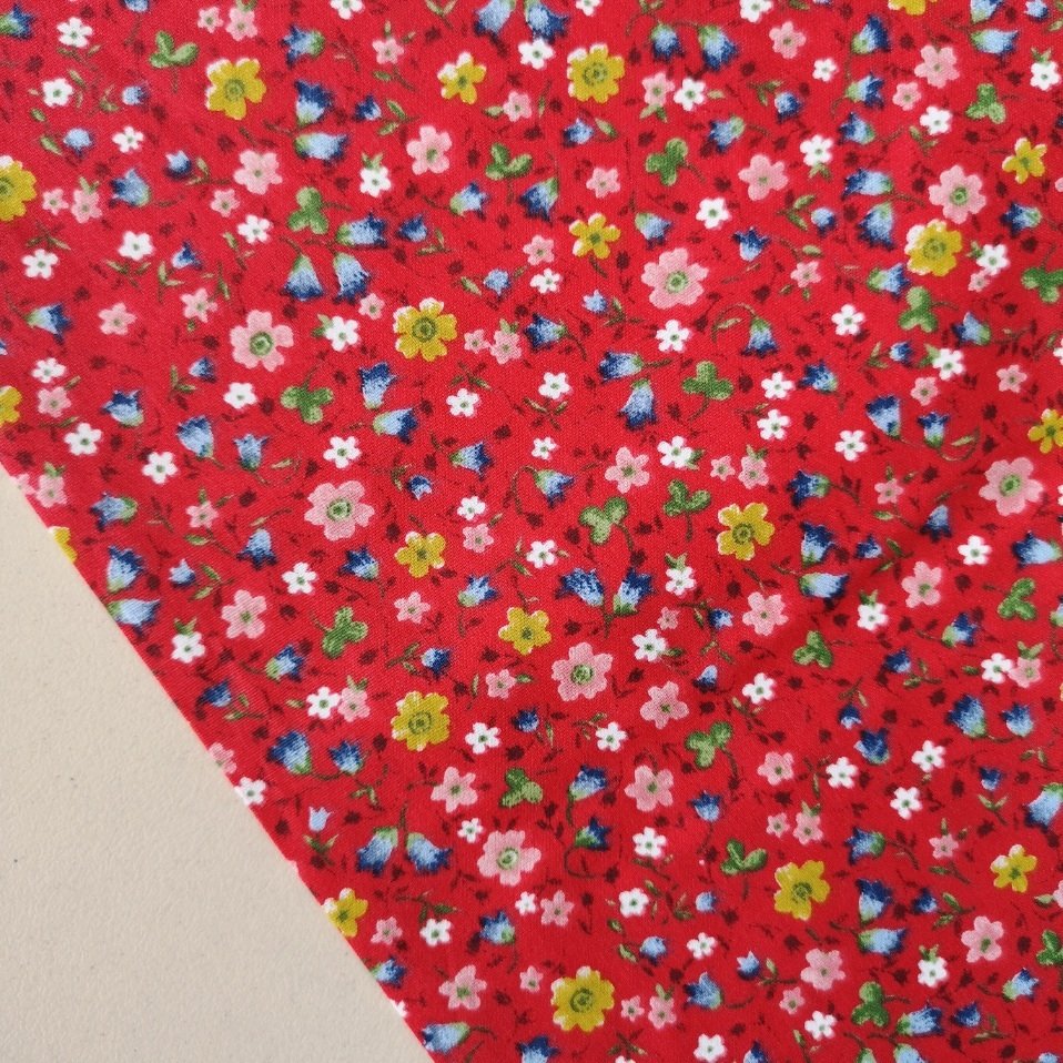 Minik Çiçekli Poplin Kumaşlar Kırmızı