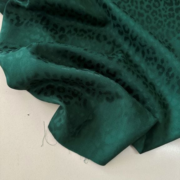 Leopar Desen İpek Jakar Kumaş Zümrüt Yeşili