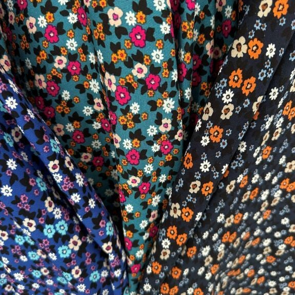 Renkli Papatyalı Viskon Kumaş